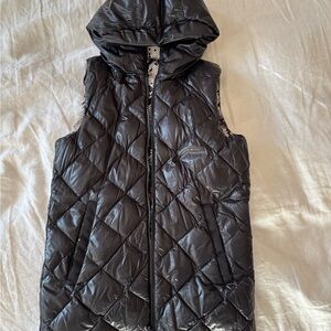 Lululemon reversible from black to pinkish Hooded Quilted Puffer Vest